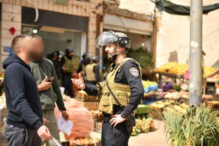 حملة للشرطة في بلدة كفرعقب شمالي القدس